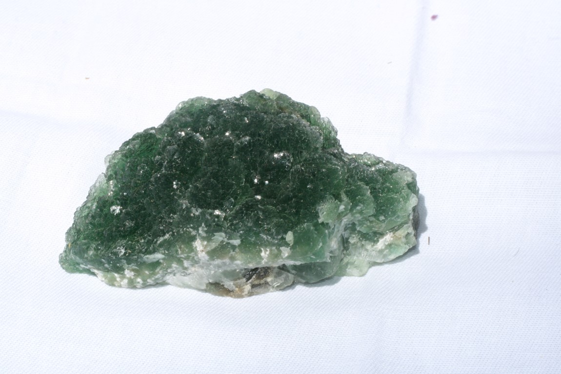 Fluorite healing properties bring balance and harmony to the body 5124